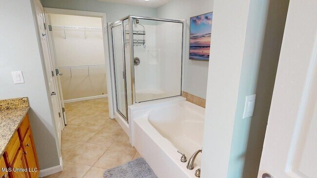 Building Photo - 2228 Beach Dr