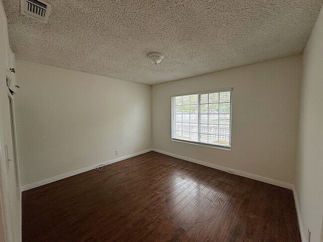 Building Photo - Charming 3-Bedroom, 2-Bath Home in Prime E...