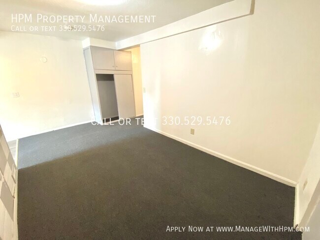 Building Photo - 1415 Yale Ave NW