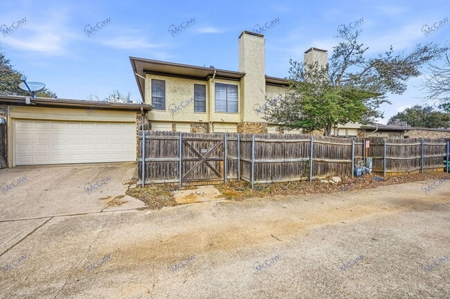 Building Photo - 2024 Heather Brook Dr