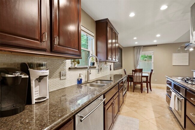 Building Photo - 10710 Overbrook Ln