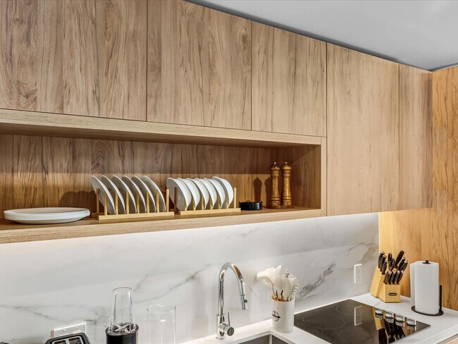 Building Photo - 11 NE 6th St