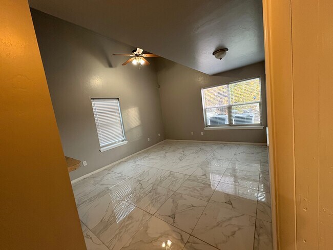 Building Photo - 1217 SW 18th St