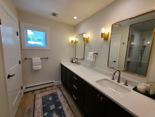 Building Photo - Luxury Living in Ridgewood