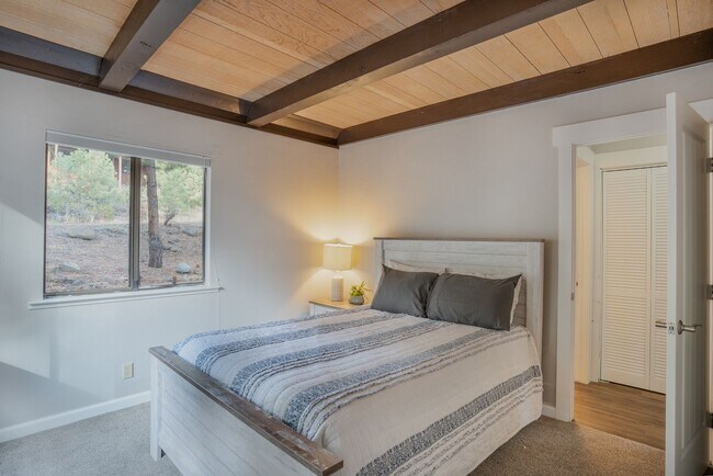 Building Photo - SKI LEASE:  Family Home with 1-Car Garage, Gas Fireplace, Bonus Room, Near Northstar