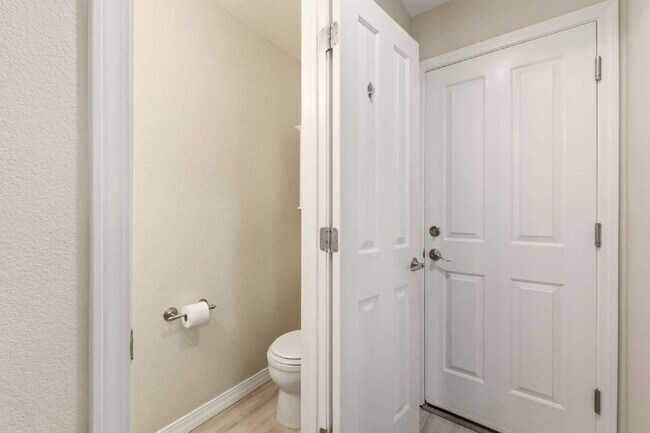 Building Photo - PRICE DROP! "Spacious 3-Bedroom Haven with 2.5 Baths in Aurora – 1,860 Sq Ft of Comfort and Style!"