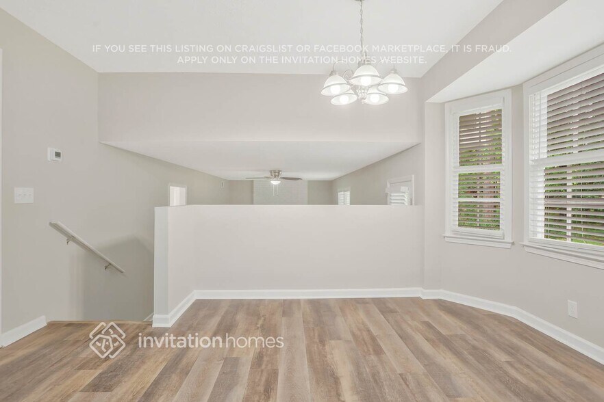 Building Photo - 5018 E Shore Dr SW