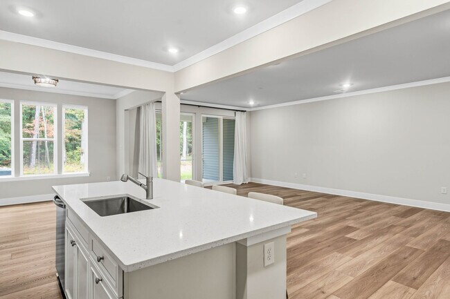 Building Photo - 32066 White Tail Dr