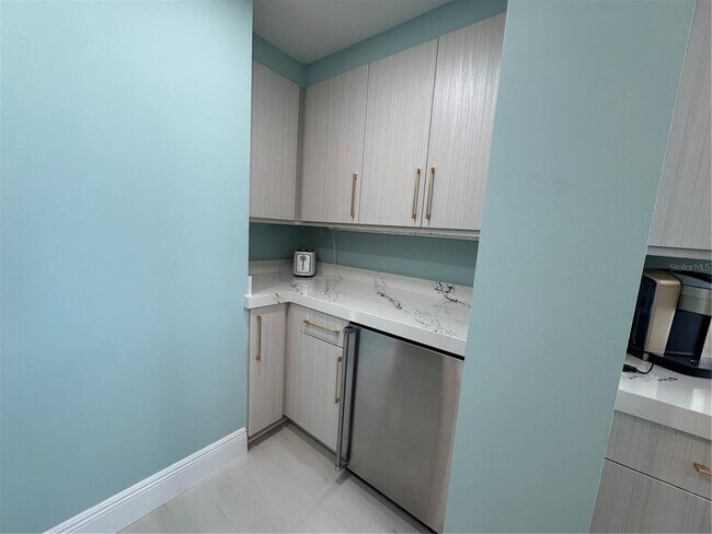 Building Photo - 200 Ocean Crest Dr