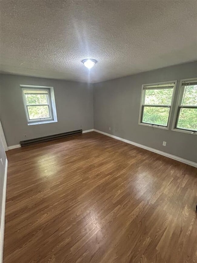 Building Photo - Three Bedroom House for Rent with Large Yard
