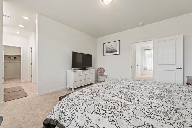 Building Photo - 4928 Black Falcon Way