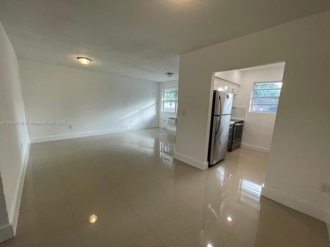 Building Photo - 1 bedroom in Miami FL 33147