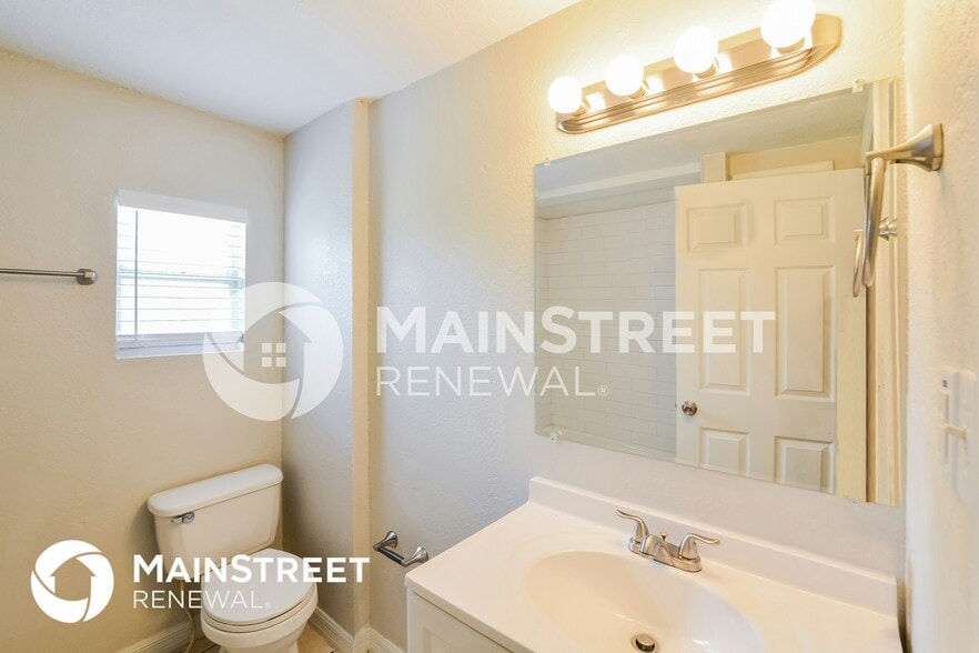 Building Photo - 703 Osceola Dr