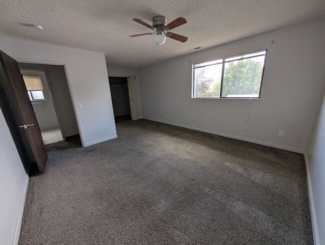 Building Photo - 3525 Country Club Dr