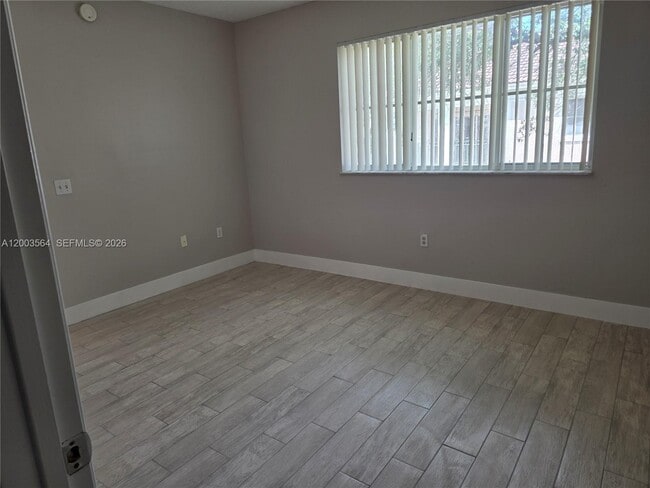 Building Photo - 2492 Centergate Dr