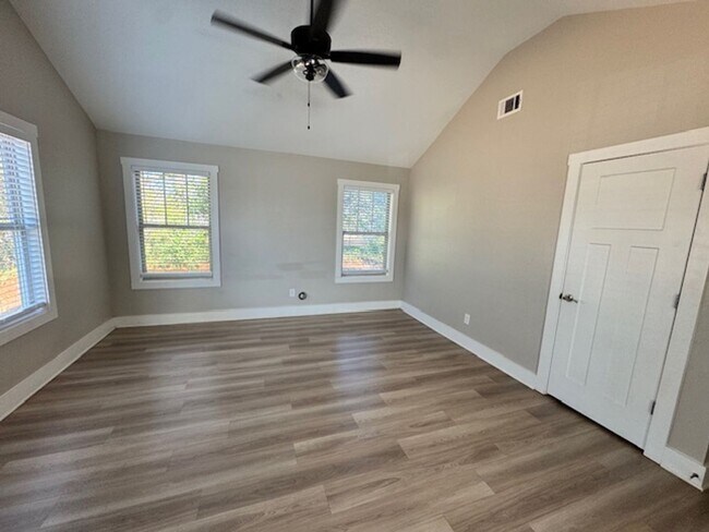 Building Photo - 515 Boulevard