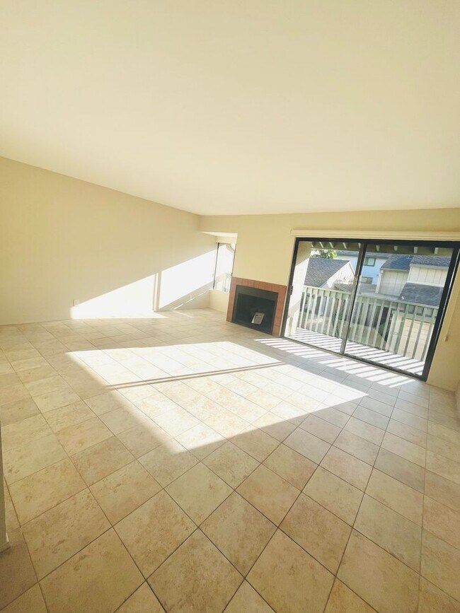 Building Photo - LA JOLLA VILLAGE LIVING! SPACIOUS 3BD/2.5BA TOWNHOME AVAILABLE JUNE for $4,795/mo!