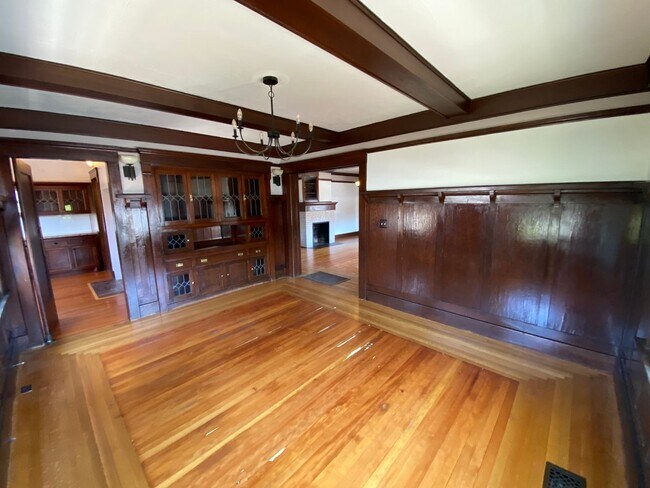 Building Photo - Beautiful Visalia Home Available Now!