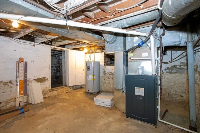 Building Photo - Two bedroom single-family home