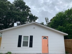 Building Photo - 1106 Marquis Rd