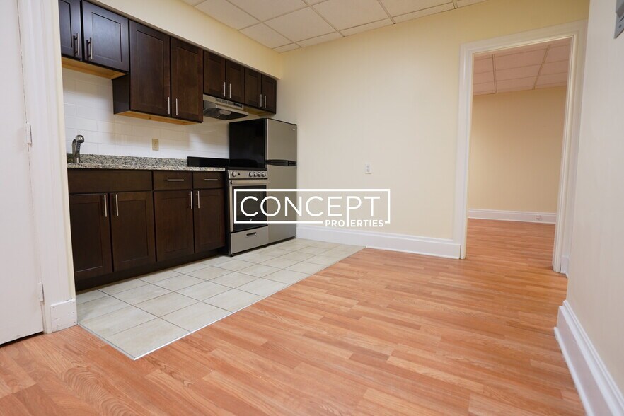 Building Photo - 62 Boylston St