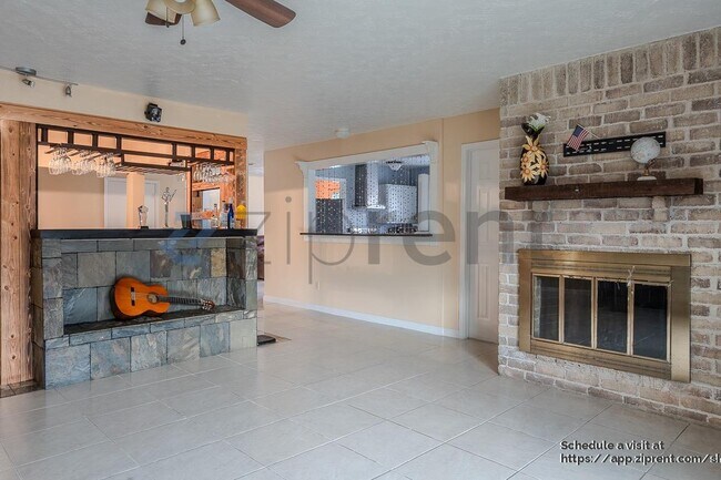 Building Photo - 10431 Odessa Dr