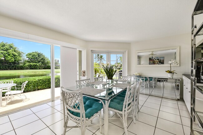 Building Photo - 450 French Royale Cir