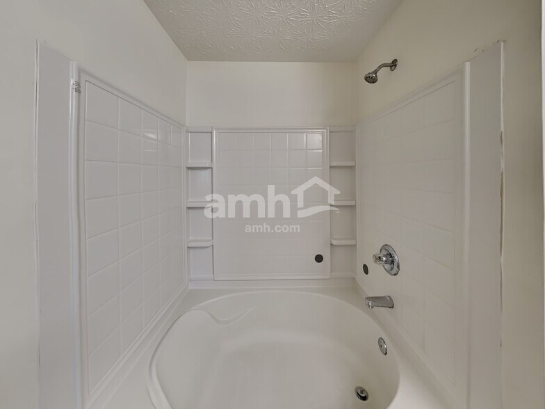 Building Photo - 104 Arbor Creek Way