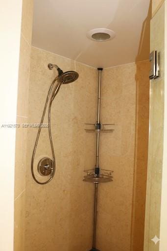 Building Photo - 20000 E Country Club Dr