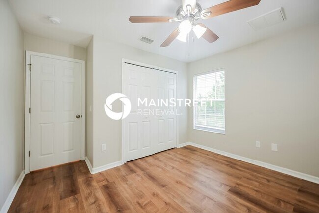 Building Photo - 3 Bedroom Pet-Friendly Home in LEHIGH ACRES, FL with Main Street Renewal