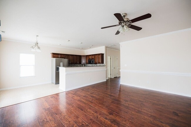 Building Photo - Immaculate beautiful 3-bedroom, 2.5-bath t...