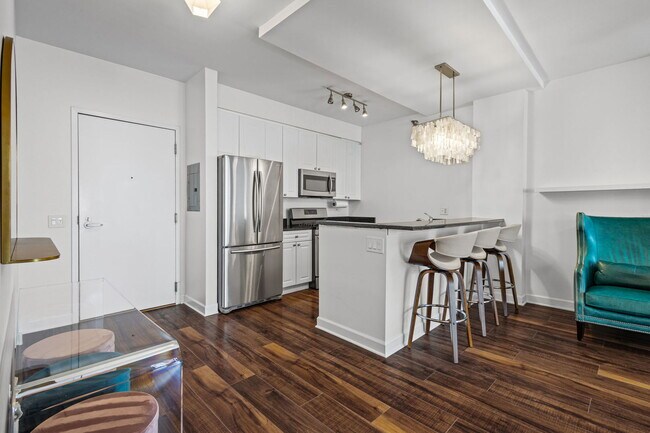 Building Photo - 330 N Jefferson St