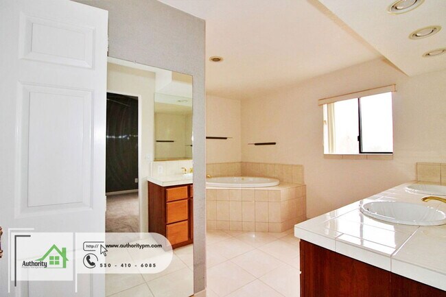 Building Photo - 3112 Riesling Path