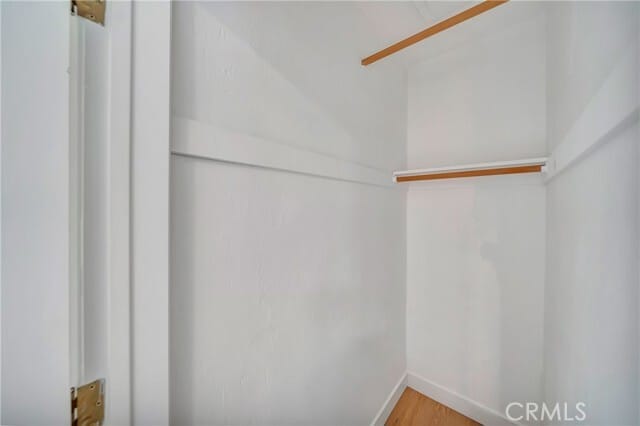 Building Photo - 546 S Beachwood Dr