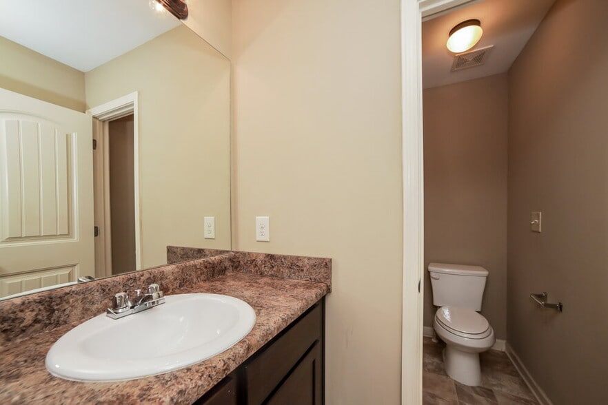 Building Photo - 67 Hamil Ct NW