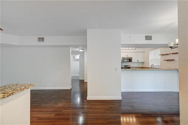 Building Photo - 6746 W Sample Rd