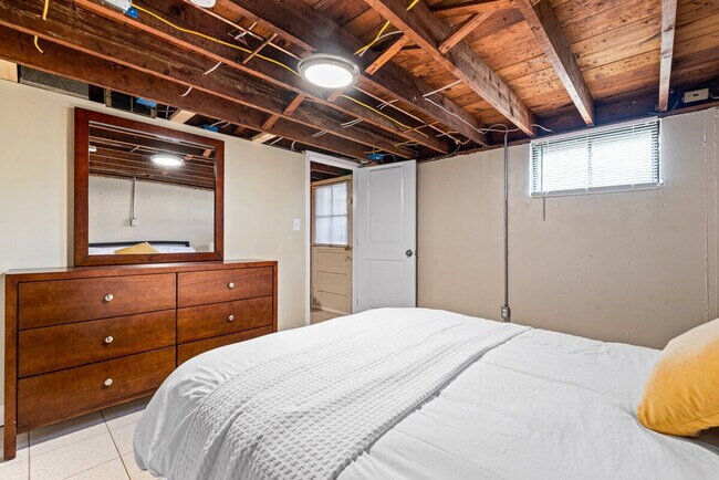 Building Photo - 1304 Dammert Ave