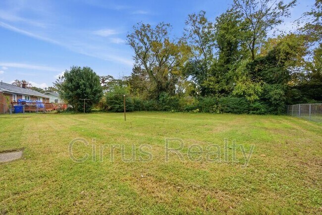 Building Photo - 3 Shelby St