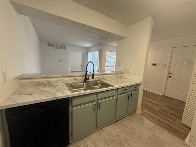 Building Photo - 9813 Walnut St