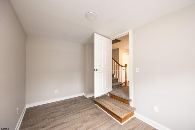 Building Photo - 320 Bergen Ave
