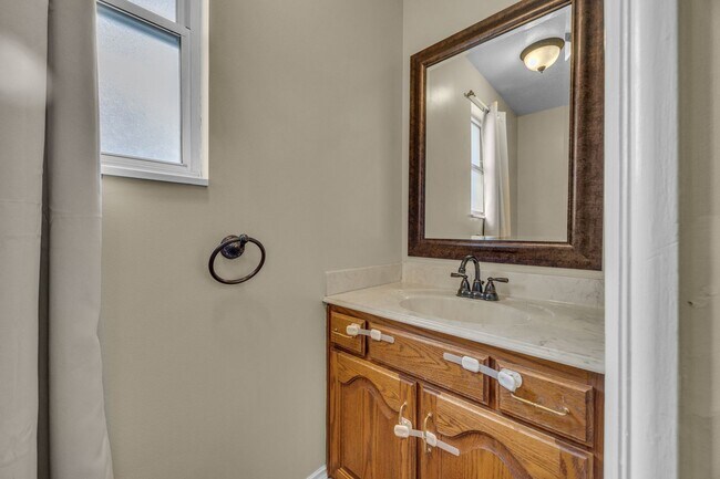Building Photo - 567 N Allanwood Pl