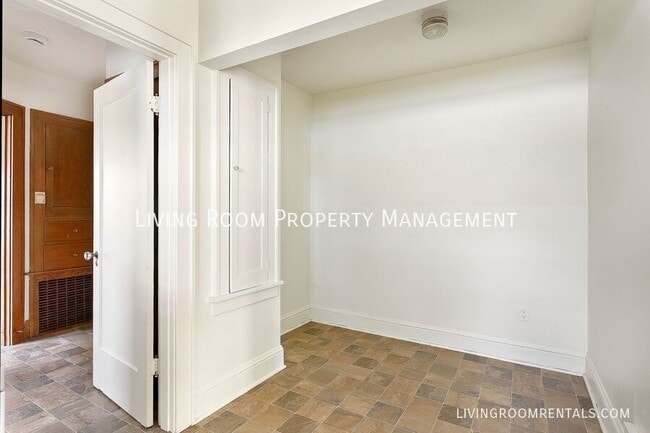 Building Photo - 1843 N Schofield St