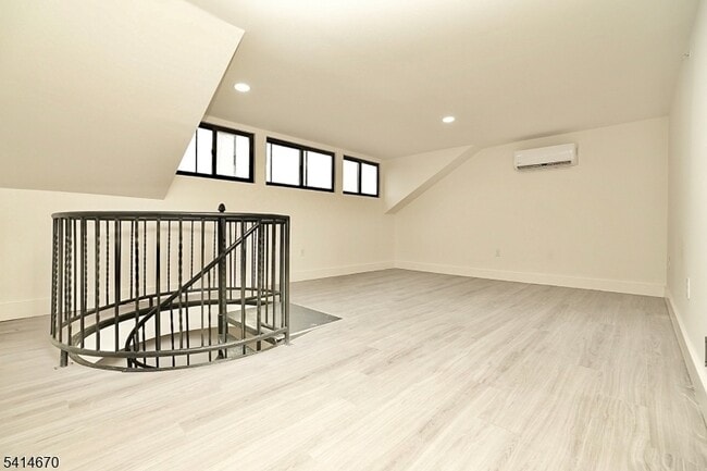 Building Photo - 536 Central Ave