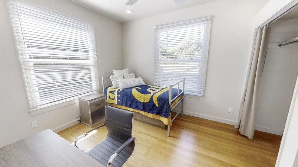 Building Photo - The Euclid