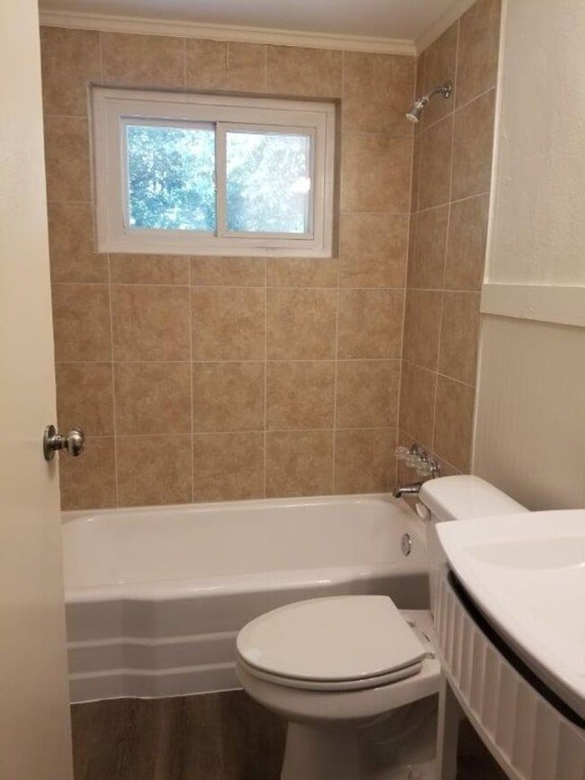 Building Photo - 1911 Peachtree St