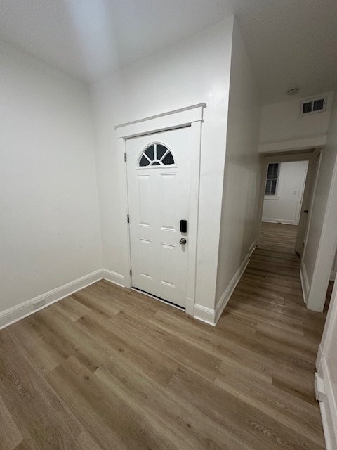 Building Photo - 2700 Roslyn Ave