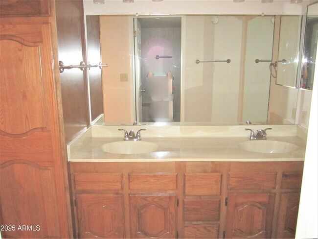 Building Photo - 4303 E Cactus Rd