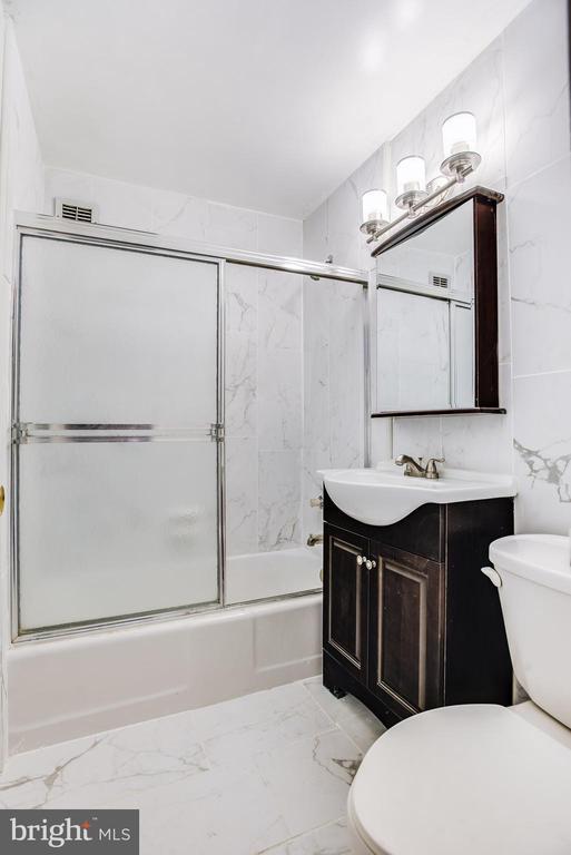 Building Photo - 1021 Arlington Blvd