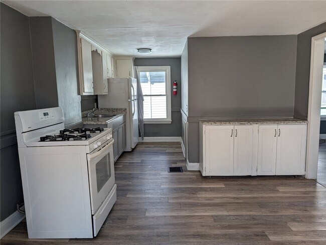 Building Photo - 105 Ontario St