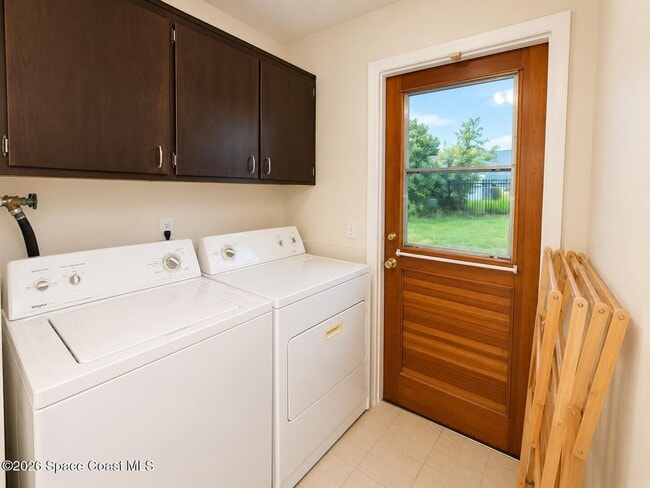 Building Photo - 3080 Royal Oak Dr